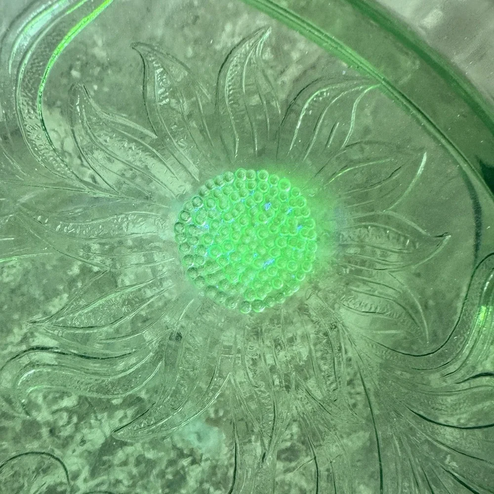 Jeanette Uranium Glass Sunflower Cake Plate Green Depression Stand Daisy Footed